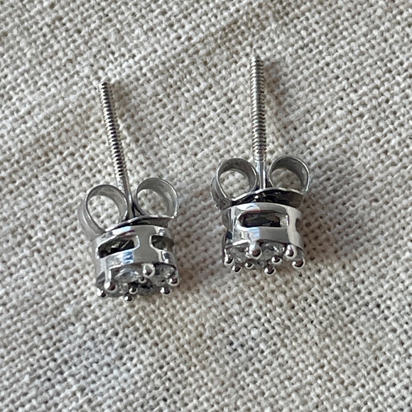 14k White Gold Diamond Cluster Stud Earrings - Picture 4 of 11